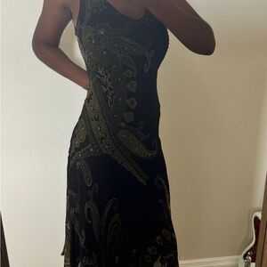 Chic Black and Gold Paisley Midi Dress